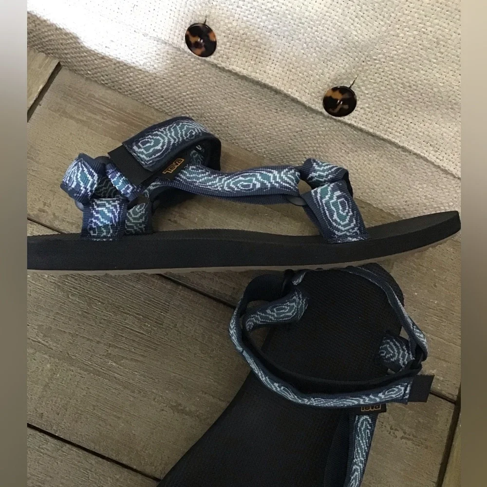 Teva original universal Navy and Teal Patterned Strap Sandals. NWOT